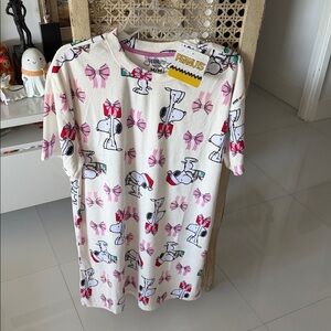 Peanuts Snoopy Christmas Cream/White/ Pink Bows & Gifts Sleepshirt/Nightgown/PJ
